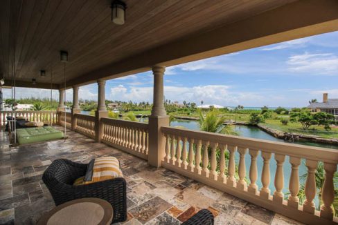 Luxurious-Canal-front-Estate-Bahamas-Ushombi-16