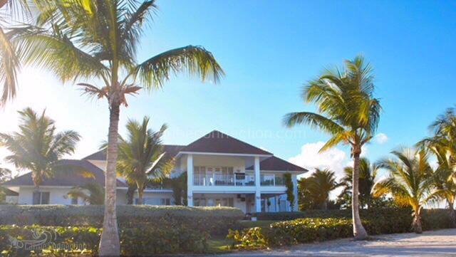 punta-cana-beachfront-villa-in-fantastic-location-punta-cana-dominican-republic-ushombi-3