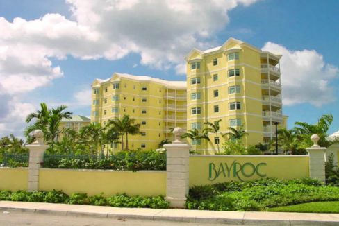 bayroc-beachfront-penthouse-coral-manor-building-bayroc-cable-beach-nassau-bahamas-ushombi-3