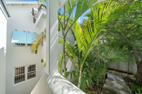 ty-melyn-819-west-bay-street-tropical-gardens-west-bay-street-np-bahamas-ushombi-20