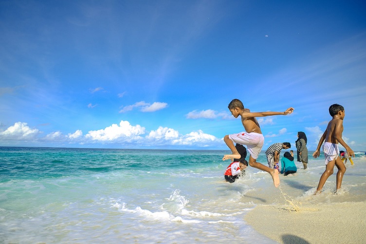 Caribbean-real-estate-Ushombi-Caribbean-backyard