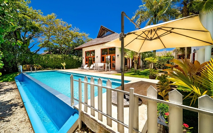 Tropical Villa Near Eden Rock Beach Club