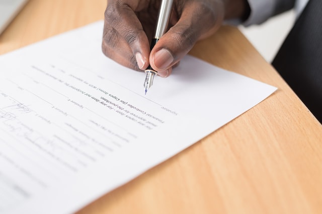 8-essential-factors-to-consider-before-investing-in-overseas-real-estate-ushombi