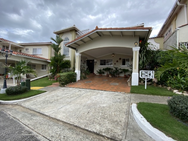 spacious-family-home-in-brisas-del-golf-panama-city-panama-ushombi
