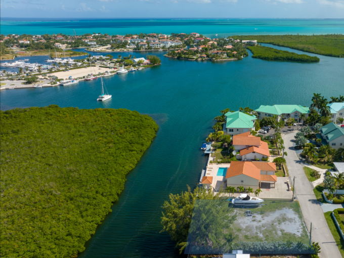 raleigh-quay-canal-front-lot-raleigh-quay-cayman-islands-ushombi