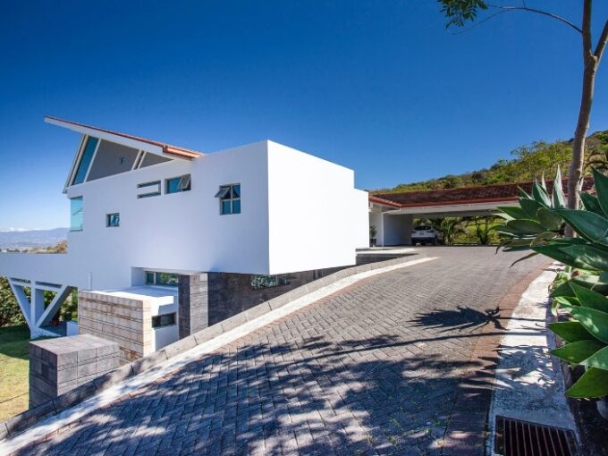 casa-rocagua-in-costa-rica-ciudad-colon-san-jose-costa-rica-ushombi