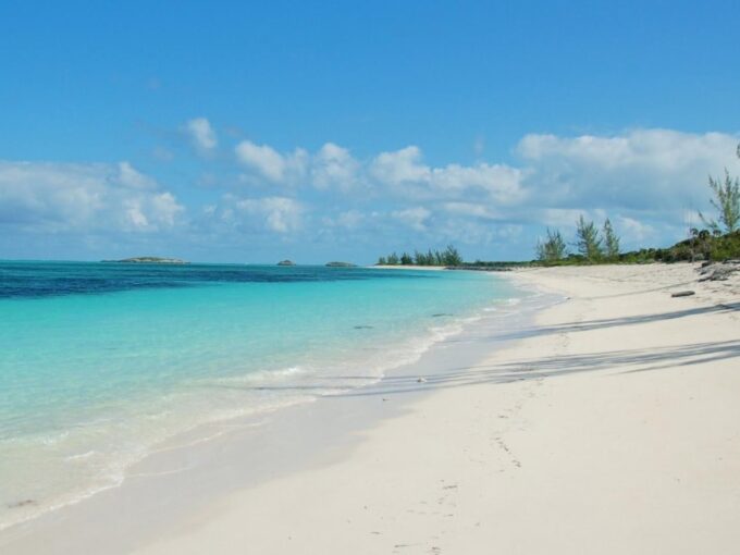 north-caicos-beach-front-lot-sandy-point-north-caicos-turks-and-caicos-ushombi