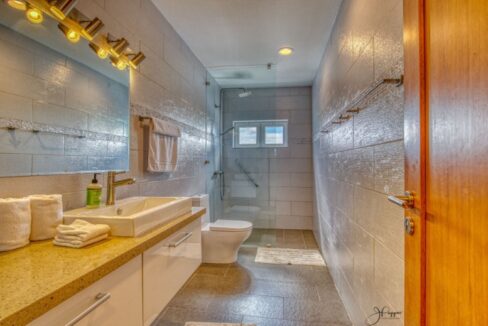 simpson-bay-beachfront-penthouse-simpson-bay-le-papillon-residence-sint-maarten-ushombi-9