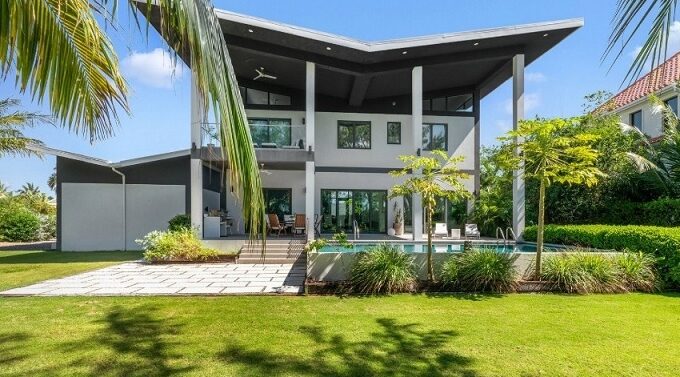 crystal-harbour-stunning-5br-modern-home-crystal-harbour-cayman-islands-ushombi
