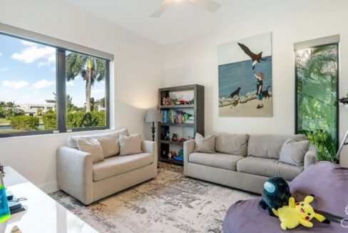 crystal-harbour-stunning-5br-modern-home-crystal-harbour-cayman-islands-ushombi-11