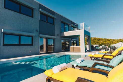 vijoux-stunning-8br-villa-in-st-maarten-dawn-beach-sint-maarten-ushombi-3