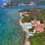 parrot-tree-plantation-3br-oceanfront-home-parrot-tree-roatan-honduras-ushombi