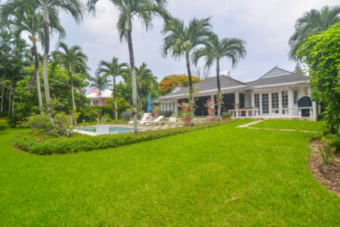 a-little-southern-comfort-nassau-bahamas-ushombi-1