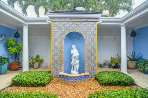 a-little-southern-comfort-nassau-bahamas-ushombi-3