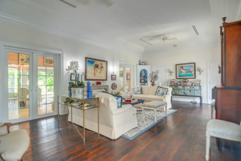 a-little-southern-comfort-nassau-bahamas-ushombi-5