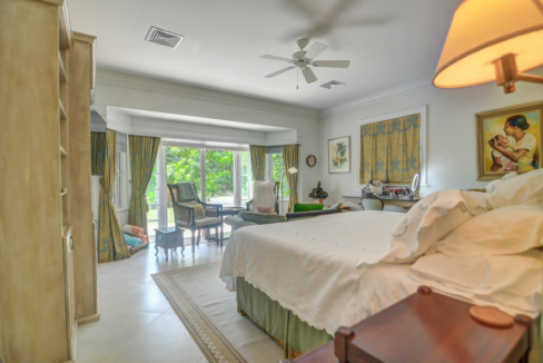 a-little-southern-comfort-nassau-bahamas-ushombi-9