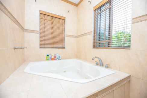 skyline-lakes-5br-near-baha-mar-resort-nassau-bahamas-ushombi-8