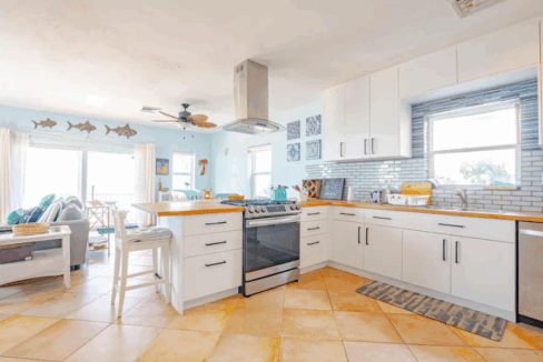 west-bay-street-3br-bahamian-home-nassau-bahamas-ushombi-1