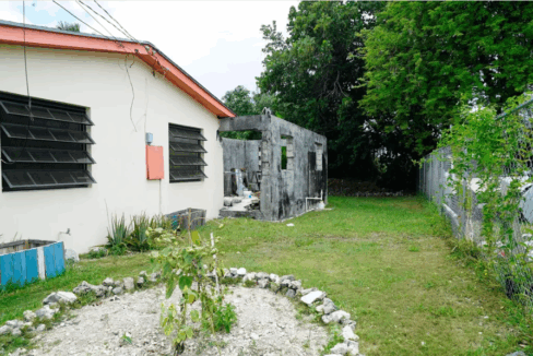 antigua-street-60-in-the-bahamas-ushombi-5
