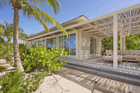 whale-tail-villa-in-normans-cay-bahamas-ushombi-1