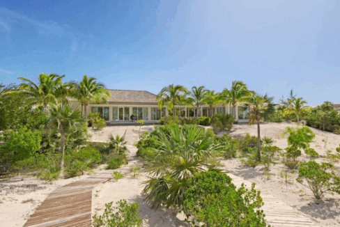 whale-tail-villa-in-normans-cay-bahamas-ushombi-2