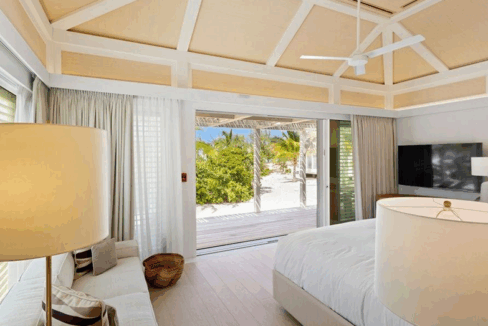 whale-tail-villa-in-normans-cay-bahamas-ushombi-8