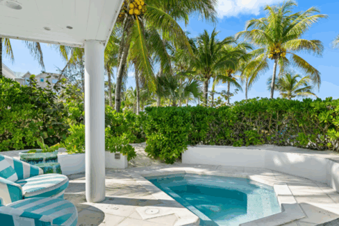 love-beach-5br-beachfront-bliss-love-beach-bahamas-ushombi-2