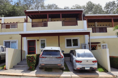 roatan1-3br-remodeled-home-west-bay-honduras-ushombi-1