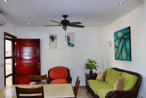 roatan1-3br-remodeled-home-west-bay-honduras-ushombi-2