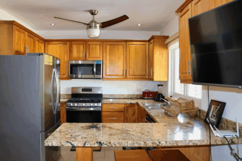 roatan1-3br-remodeled-home-west-bay-honduras-ushombi-4