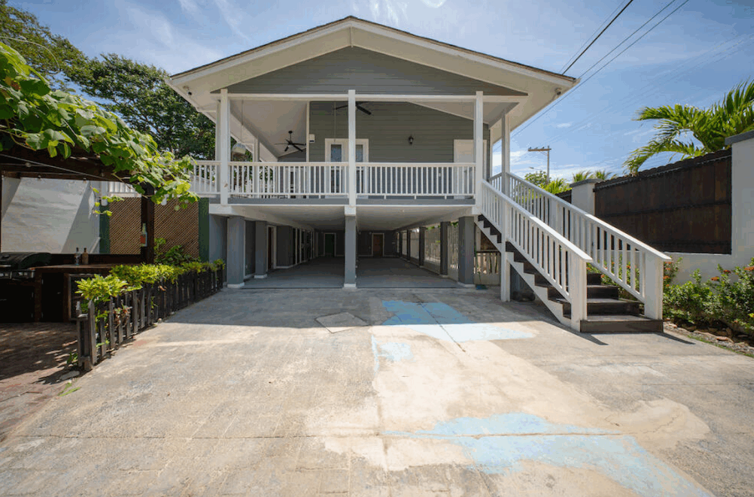 gibson-bight-5br-home-near-beach-roatan-honduras-ushombi-3