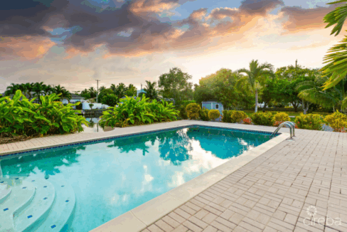 north-sound-estates-3br-canal-front-home-north-sound-estates-cayman-islands-ushombi-9