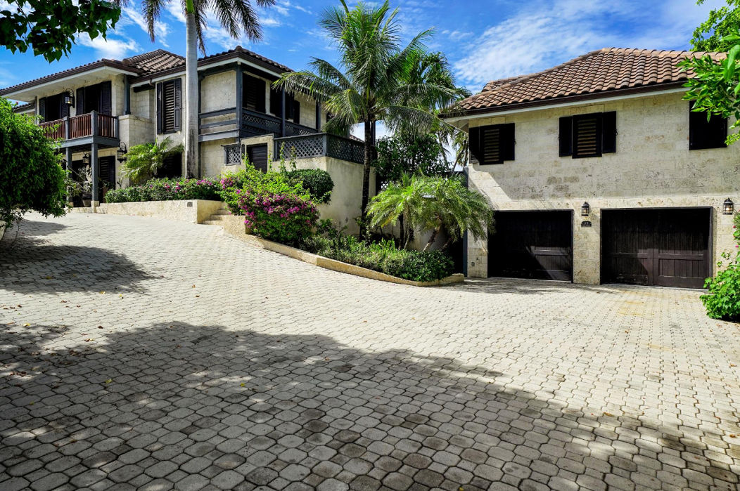 villa-sea-cliff-in-turks-and-caicos-ushombi-5