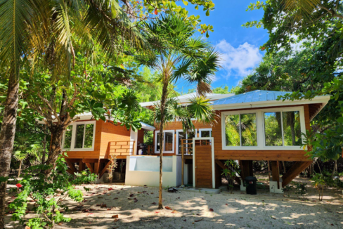caufield-beach-cottage-on-roatan-island-honduras-ushombi-2