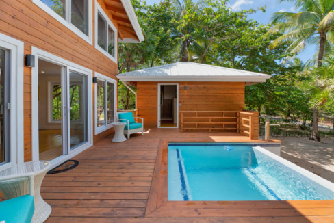 caufield-beach-cottage-on-roatan-island-honduras-ushombi-3