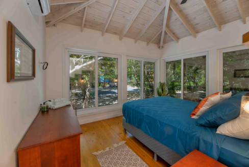 caufield-beach-cottage-on-roatan-island-honduras-ushombi-9