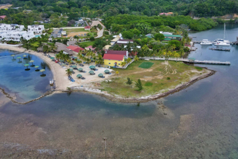 las-palmas-roatan-4br-oceanfront-villa-roatan-honduras-ushombi-2