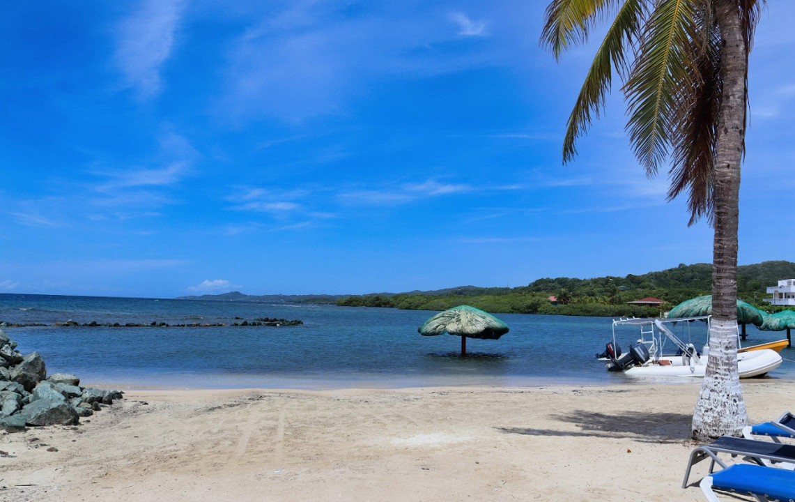 las-palmas-roatan-4br-oceanfront-villa-roatan-honduras-ushombi-3