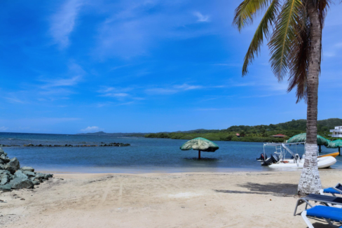 las-palmas-roatan-4br-oceanfront-villa-roatan-honduras-ushombi-3
