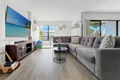 west-kendall-remodeled-3br-condo-miami-florida-ushombi-1