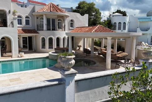 6-amazon-road-6br-vila-in-point-pirouette-sint-maarten-ushombi-1