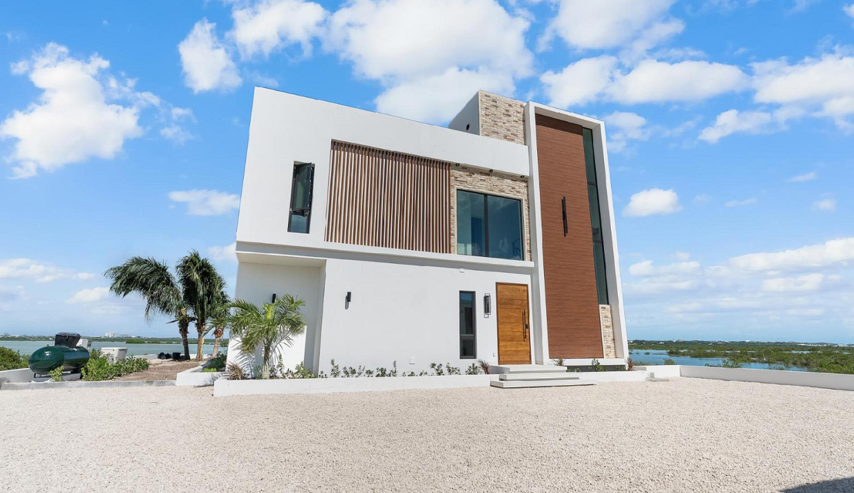 8-turtle-tail-drive-in-turks-and-caicos-ushombi-1