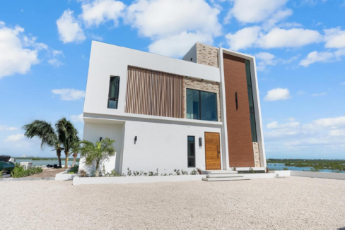 8-turtle-tail-drive-in-turks-and-caicos-ushombi-1