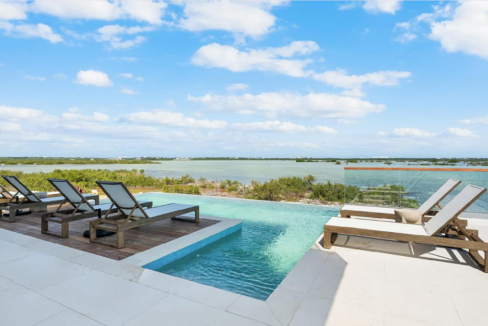 8-turtle-tail-drive-in-turks-and-caicos-ushombi-2