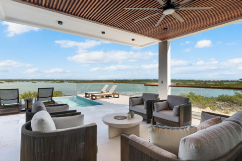 8-turtle-tail-drive-in-turks-and-caicos-ushombi-3