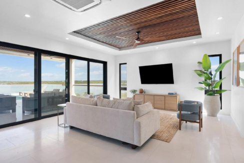 8-turtle-tail-drive-in-turks-and-caicos-ushombi-4