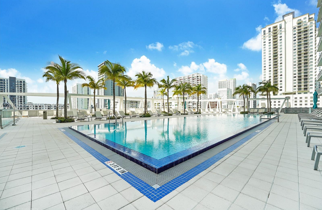 axis-brickell-2br-open-concept-condo-miami-florida-ushombi-1