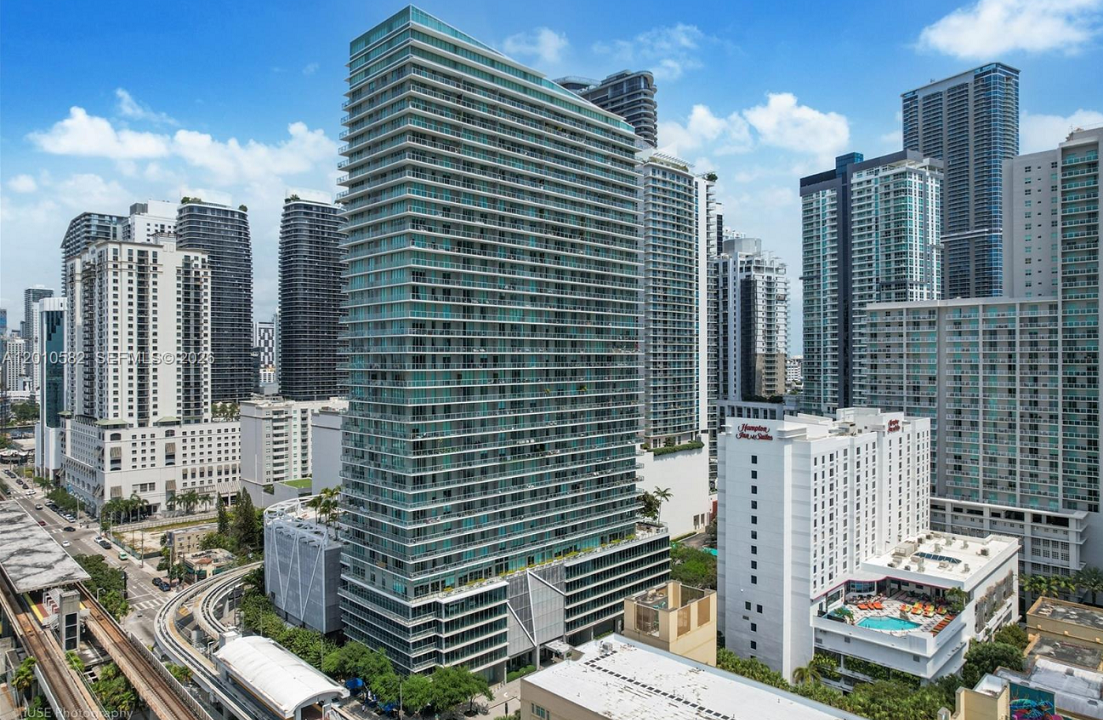 axis-brickell-2br-open-concept-condo-miami-florida-ushombi-2
