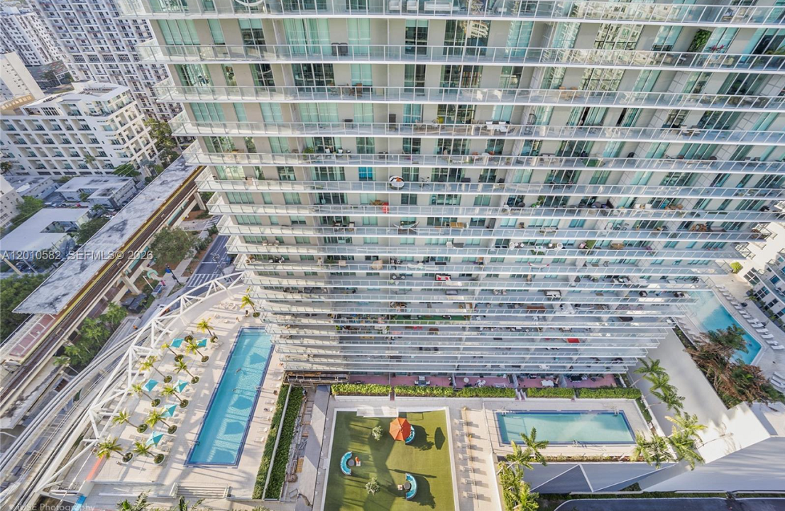 axis-brickell-2br-open-concept-condo-miami-florida-ushombi-3