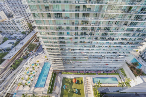 axis-brickell-2br-open-concept-condo-miami-florida-ushombi-3